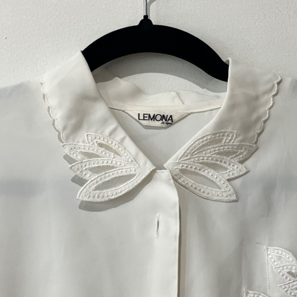 White 60s 70s vintage blouse - Picture 2 of 10